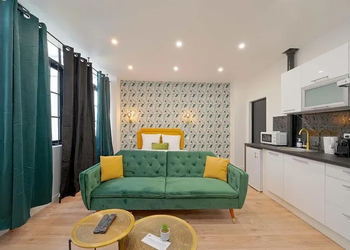 Modern Studio Apartment For 3